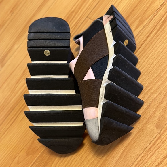 Dolce and Gabbana - Picture 3 of 8